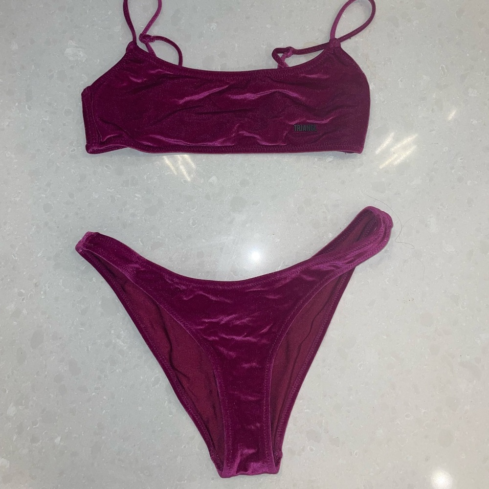 Triangl bikini bottom M too Small. Velvet magenta